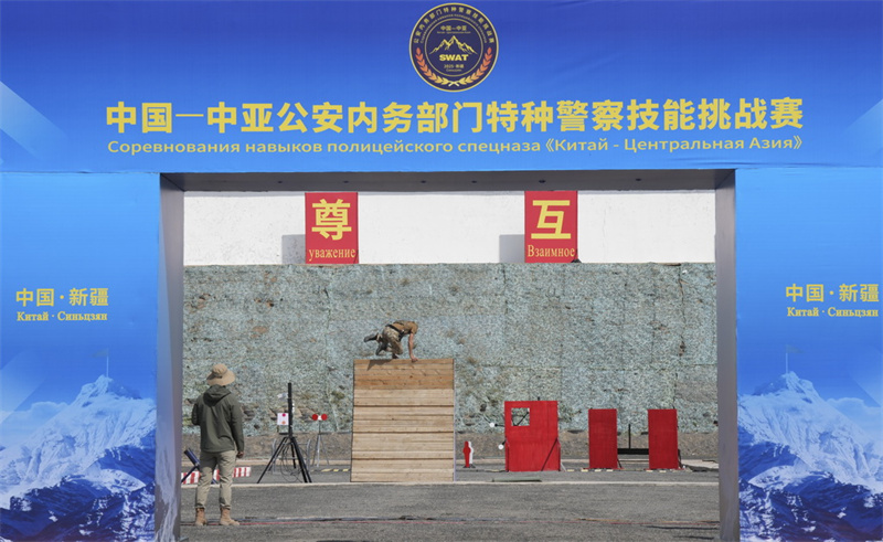 Xinjiang?: début du 1er?Concours de compétences Chine-Asie centrale des unités spéciales des départements de la sécurité publique et des affaires internes à Urumqi