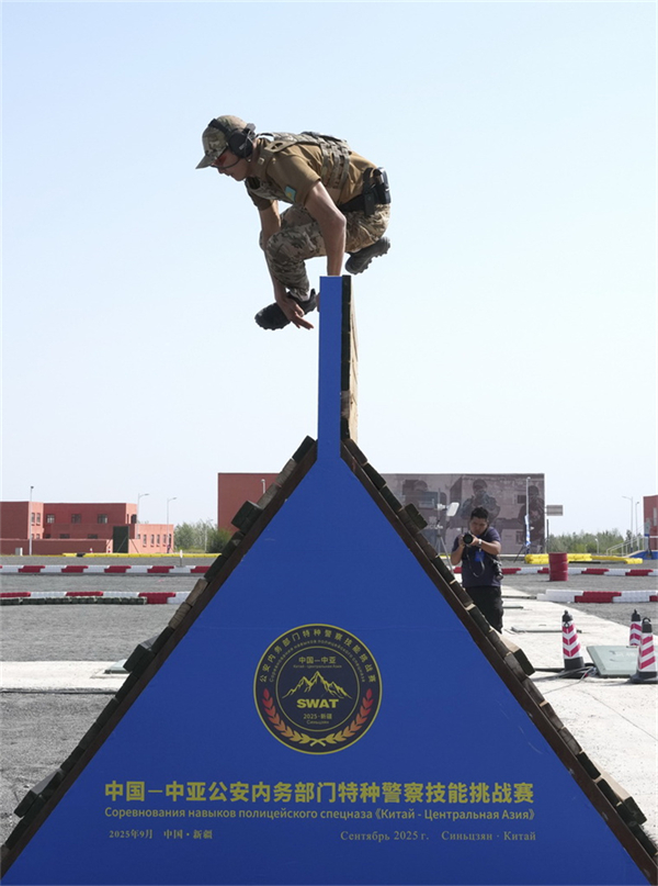 Xinjiang?: début du 1er?Concours de compétences Chine-Asie centrale des unités spéciales des départements de la sécurité publique et des affaires internes à Urumqi