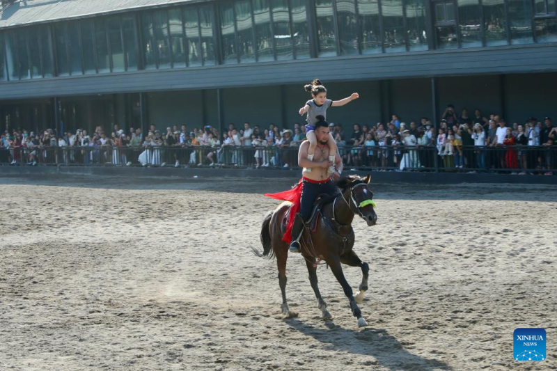 Xinjiang : histoire en images d'un dresseur de chevaux