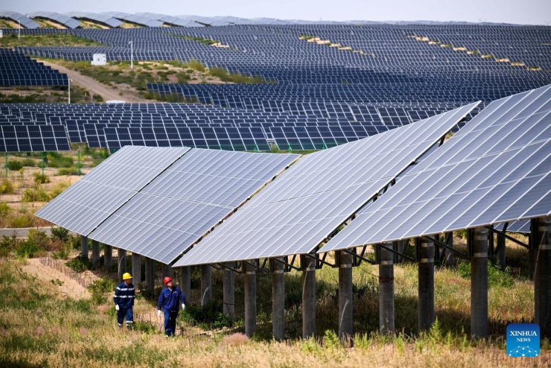 Mongolie intérieure?: la base photovolta?que de la Bannière de Dalad participe au développement des énergies nouvelles