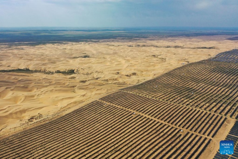 Mongolie intérieure?: la base photovolta?que de la Bannière de Dalad participe au développement des énergies nouvelles