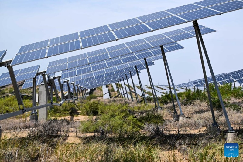 Mongolie intérieure?: la base photovolta?que de la Bannière de Dalad participe au développement des énergies nouvelles