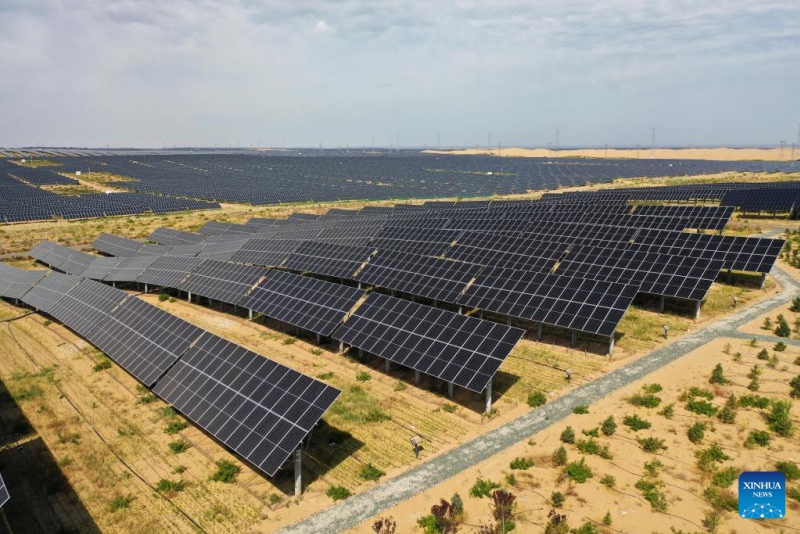 Mongolie intérieure?: la base photovolta?que de la Bannière de Dalad participe au développement des énergies nouvelles