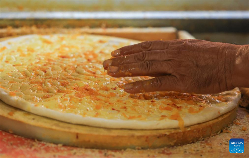 Xinjiang?: les techniques traditionnelles de fabrication du naan transmises et développées à Kuqa