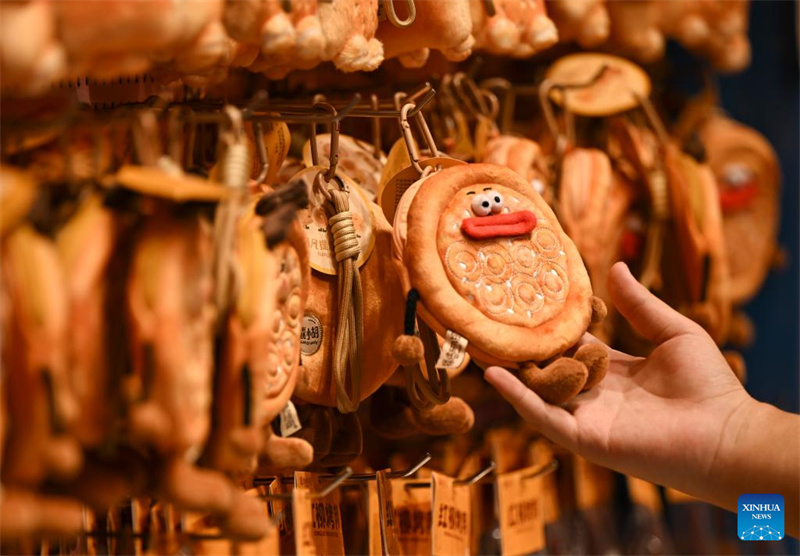 Xinjiang?: les techniques traditionnelles de fabrication du naan transmises et développées à Kuqa