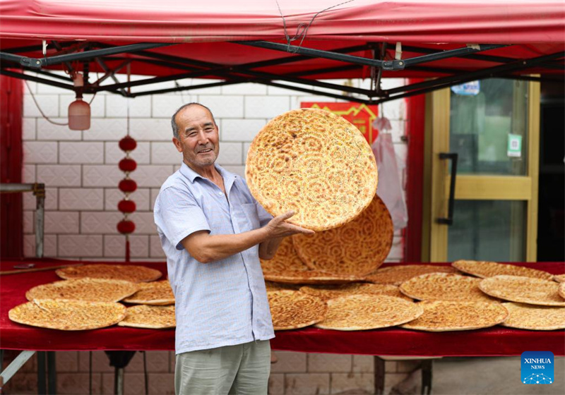 Xinjiang?: les techniques traditionnelles de fabrication du naan transmises et développées à Kuqa