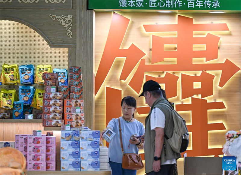 Xinjiang?: les techniques traditionnelles de fabrication du naan transmises et développées à Kuqa