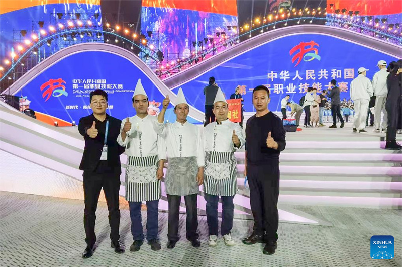 Xinjiang?: les techniques traditionnelles de fabrication du naan transmises et développées à Kuqa