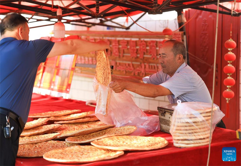 Xinjiang?: les techniques traditionnelles de fabrication du naan transmises et développées à Kuqa