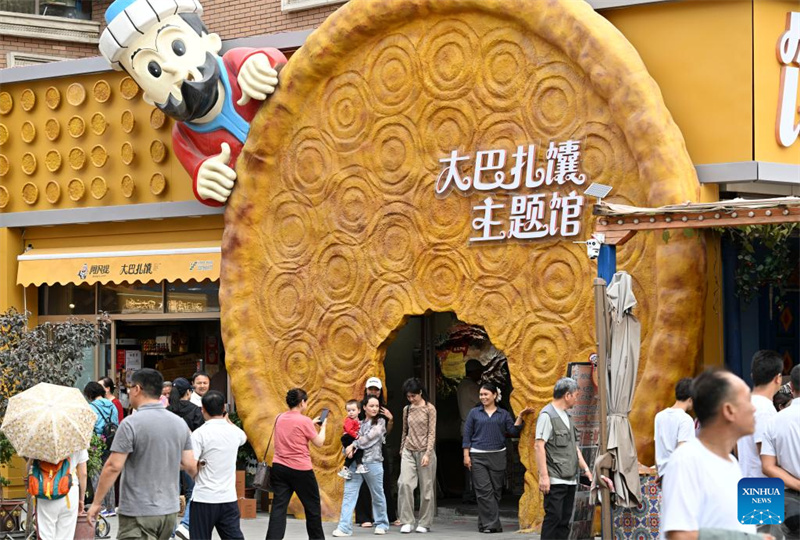 Xinjiang?: les techniques traditionnelles de fabrication du naan transmises et développées à Kuqa