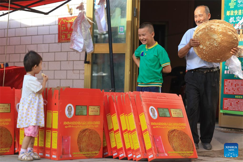 Xinjiang?: les techniques traditionnelles de fabrication du naan transmises et développées à Kuqa