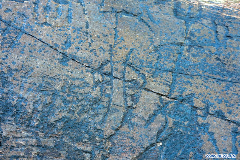 La Chine découvre une pierre sculptée de la dynastie Qin sur le plateau Qinghai-Tibet