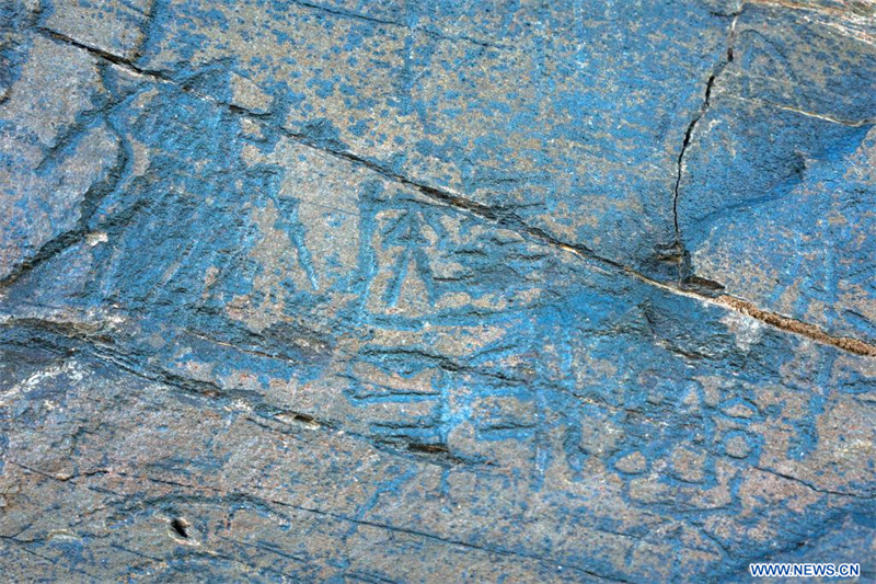 La Chine découvre une pierre sculptée de la dynastie Qin sur le plateau Qinghai-Tibet