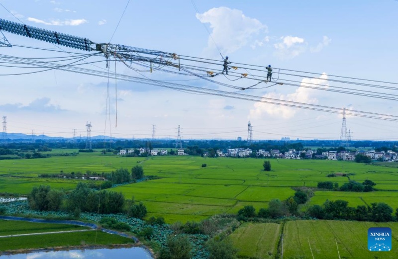 La section de l'Anhui du Projet de transfert d'électricité à ultra-haute tension Gansu-Zhejiang entre dans la phase de tirage des conducteurs
