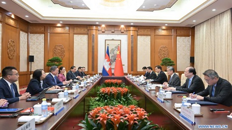 Le ministre chinois des AE rencontre le vice-Premier ministre cambodgien