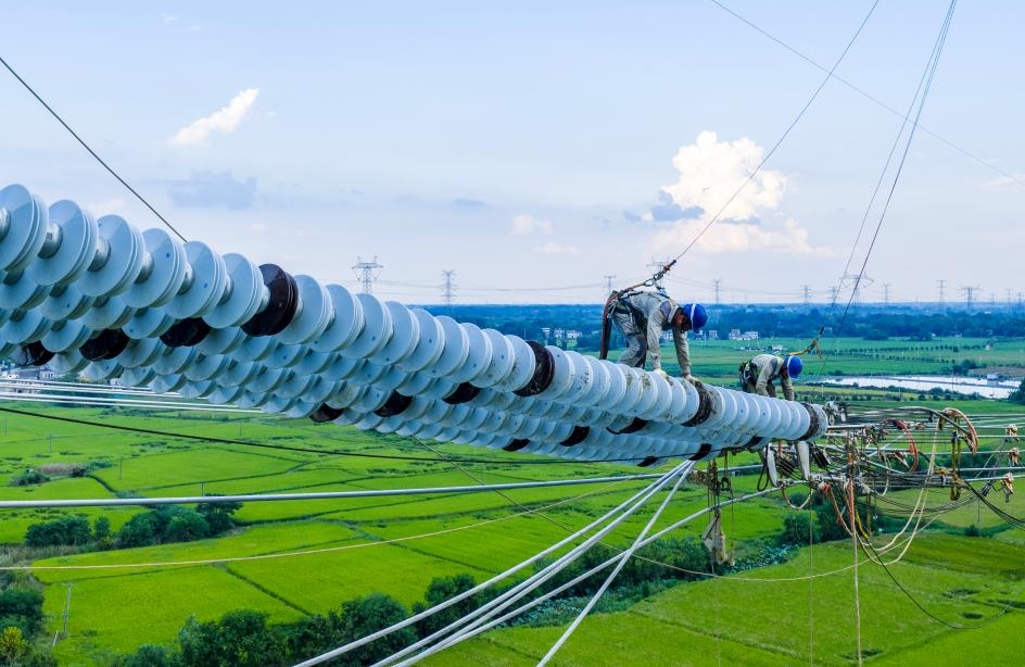 La section de l'Anhui du Projet de transfert d'électricité à ultra-haute tension Gansu-Zhejiang entre dans la phase de tirage des conducteurs