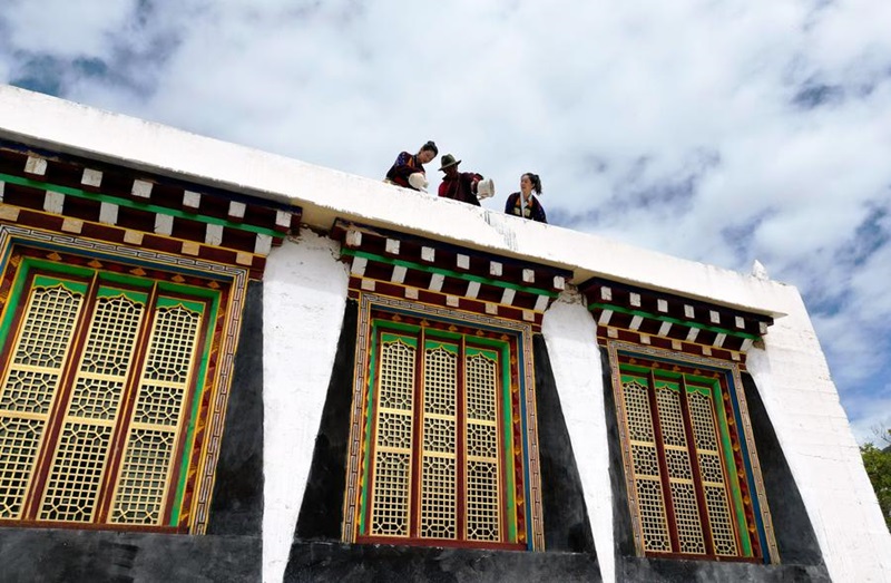 Chine : une semaine culturelle consacrée au blanchiment des maisons à Ganzi