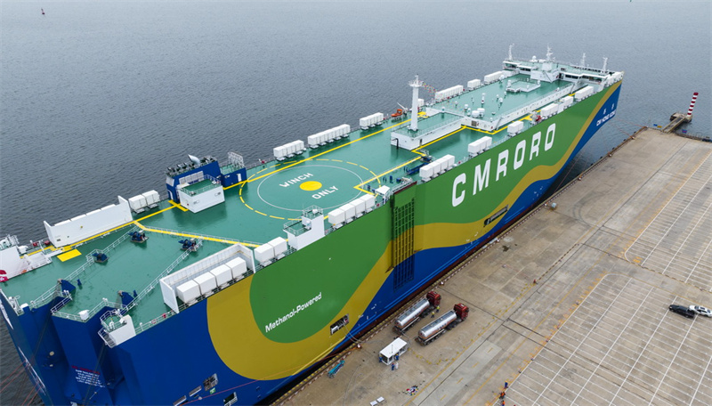 Le port de Tianjin procède pour la première fois au ravitaillement d'un navire roulier basé sur le méthanol vert