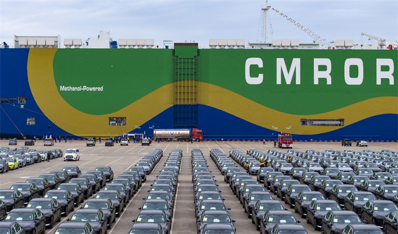 Le port de Tianjin procède pour la première fois au ravitaillement d'un navire roulier basé sur le méthanol vert