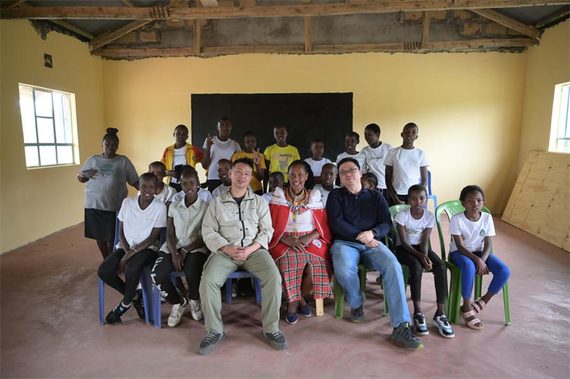 Sur les plaines de Maasai Mara, un duo chinois construit la maison de l'espoir pour 29 jeunes kényanes