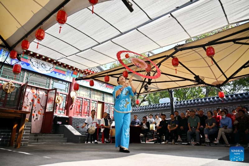 Hebei : des acrobates se produisent au Monde de l'acrobatie de Wuqiao à Cangzhou