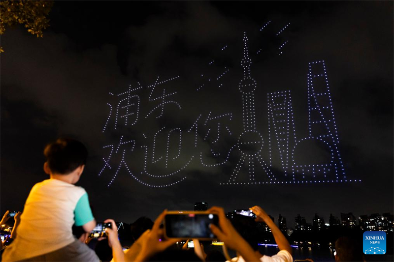 Shanghai : un spectacle lumineux de drones organisé pour célébrer la Fête nationale