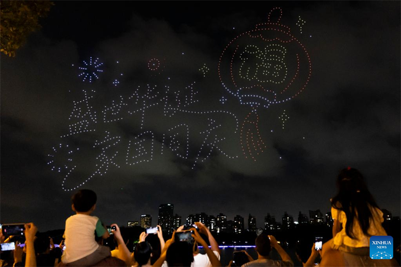Shanghai : un spectacle lumineux de drones organisé pour célébrer la Fête nationale