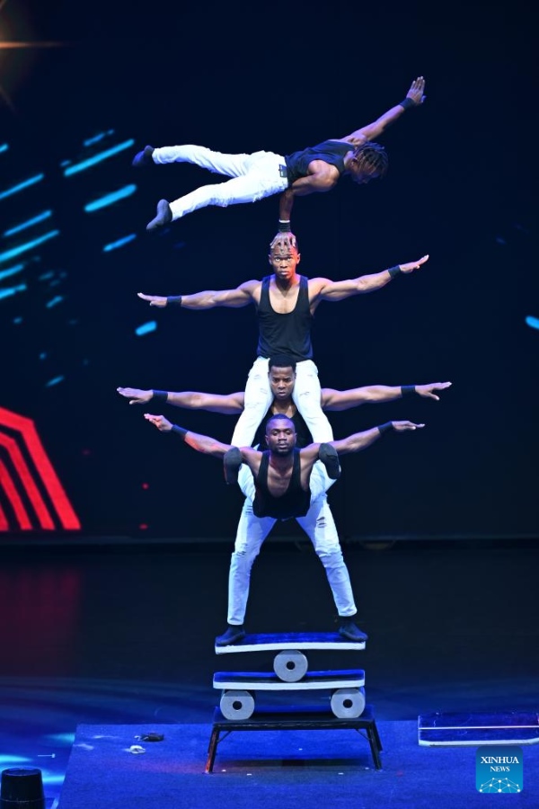 Hebei : ouverture du Festival international du cirque à Wuqiao, la ? terre natale de l'acrobatie ? en Chine