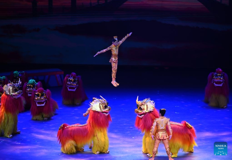 Hebei : ouverture du Festival international du cirque à Wuqiao, la ? terre natale de l'acrobatie ? en Chine