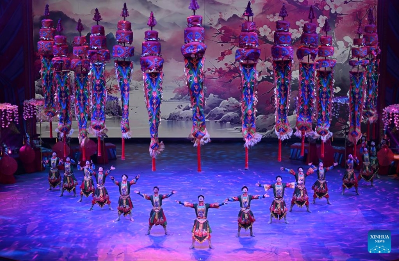 Hebei : ouverture du Festival international du cirque à Wuqiao, la ? terre natale de l'acrobatie ? en Chine
