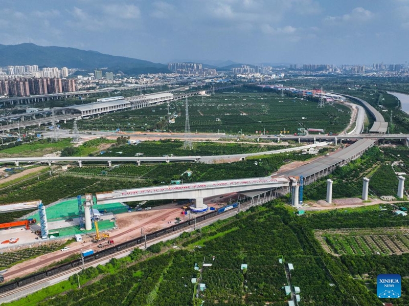 Guangdong?:? un pont rotatif pivoté vers sa position cible
