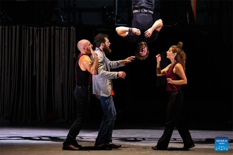 Hunan : coup d'envoi du Festival international du nouveau théatre acrobatique de Zhangjiajie