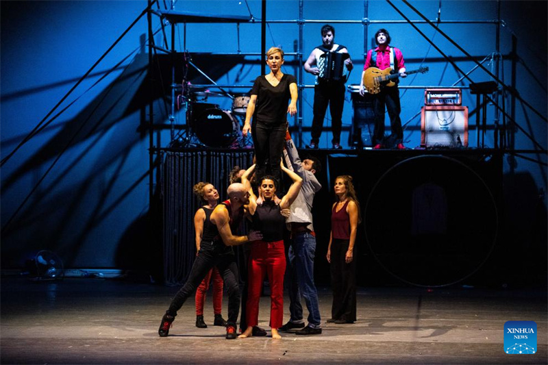 Hunan : coup d'envoi du Festival international du nouveau théatre acrobatique de Zhangjiajie