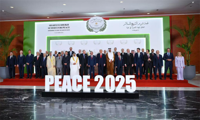 Un document de soutien à l'accord de cessez-le-feu à Gaza signé lors du sommet de Charm el-Cheikh en Egypte