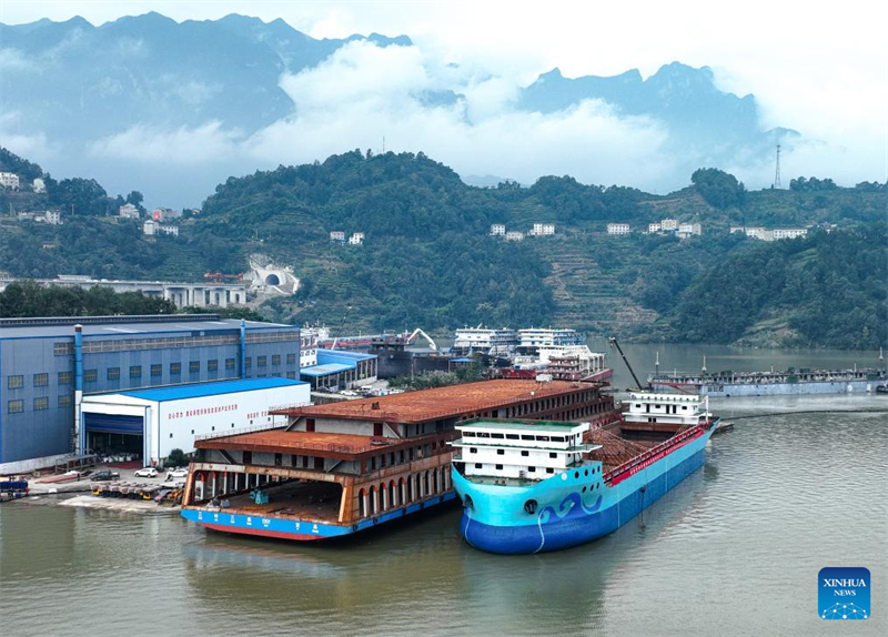 Hubei : lancement du plus grand vraquier entièrement électrique de Chine à Yichang