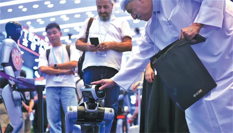 Guangdong?: les robots occupent le devant de la scène à la Foire de Canton qui met en valeur les technologies intelligentes et la créativité