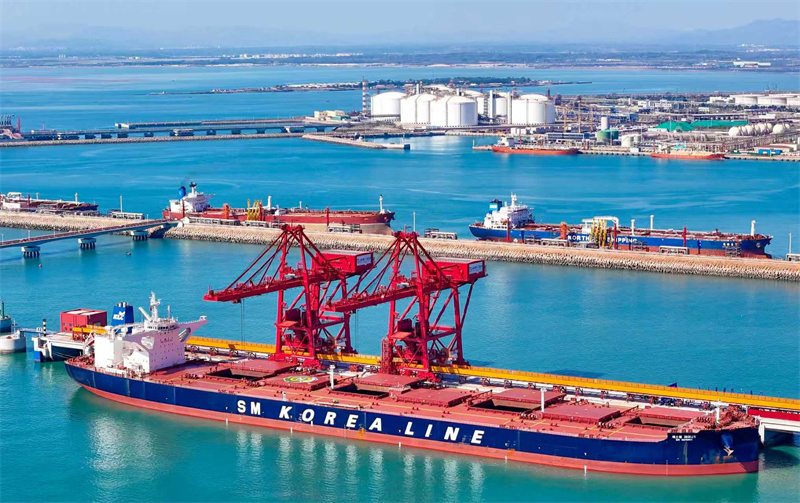 Shandong : mise en service du premier terminal intelligent numérique de 400 000 tonnes pour vrac sec de Chine dans le port de Qingdao