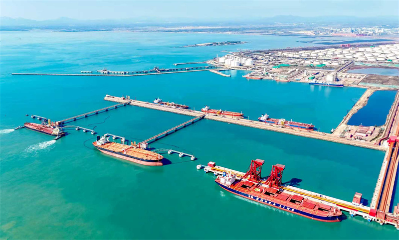 Shandong : mise en service du premier terminal intelligent numérique de 400 000 tonnes pour vrac sec de Chine dans le port de Qingdao