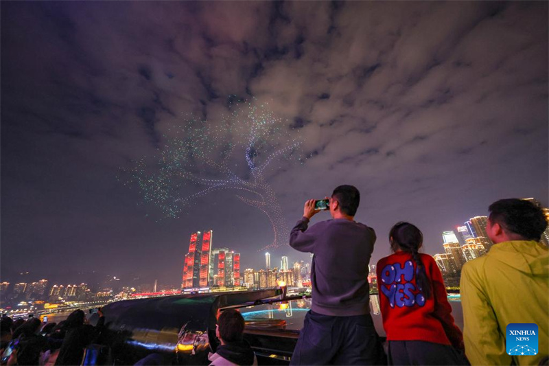 Chongqing?: un grand spectacle lumineux de drones organisé dans le district de Nan'an