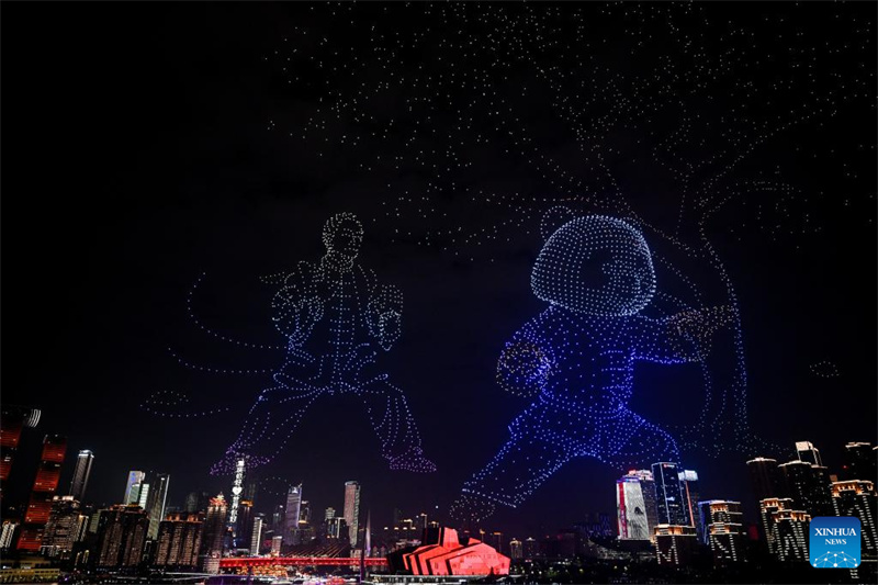 Chongqing?: un grand spectacle lumineux de drones organisé dans le district de Nan'an