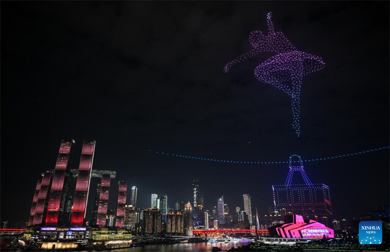 Chongqing?: un grand spectacle lumineux de drones organisé dans le district de Nan'an