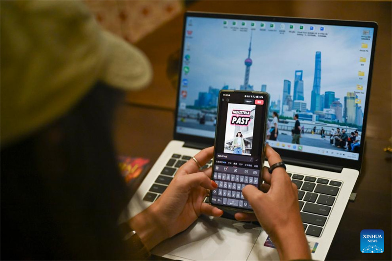 Une jeune Fran?aise fait découvrir le charme de Shanghai à travers des visites guidées