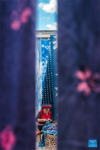 Yunnan : découvrez le village de Zhoucheng, terre natale de la technique du batik des Bai