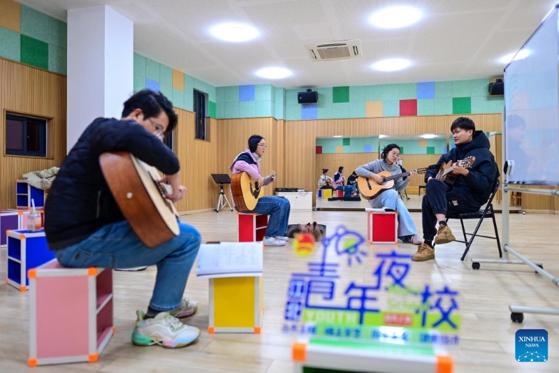 Zhejiang : un projet d'école du soir enrichit la vie des jeunes de Ningbo