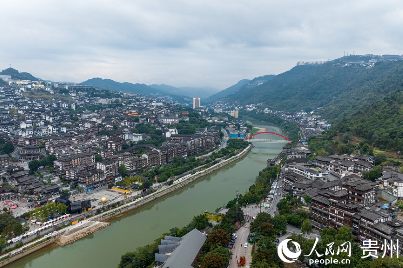 Guizhou : réputée pour son baijiu unique à la saveur de sauce soja, Renhuai prospère grace à lui