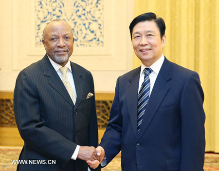 Un haut responsable du PCC rencontre une délégation namibienne