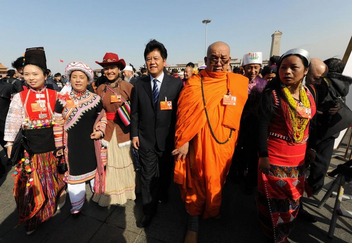 De beaux habits pour les députés d'ethnies minoritaires aux deux sessions annuelles